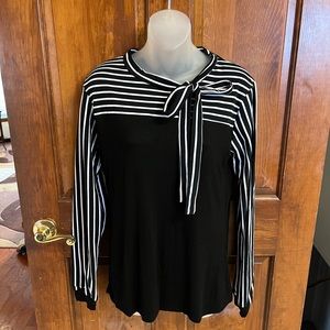 🦄🦄🦄 3 for $20 🦄🦄🦄 NWT Zeagoo long sleeve Top size large. long tie at the neck.